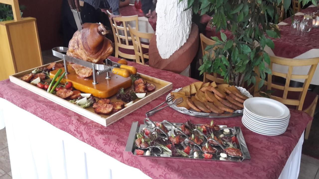 Lipník nad Bečou Penzion Fantasy - Restaurant מראה חיצוני תמונה